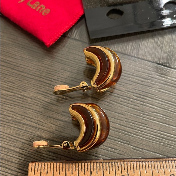 Kenneth Jay Lane Gold-tone and Tortoise Acrylic Clip Earrings - Picture 9 of 17